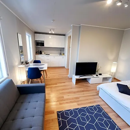 Apartman Brand New Front Of Bus Station *